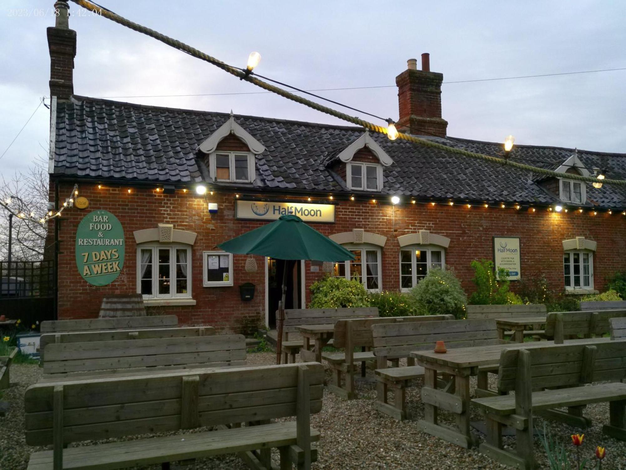 Bed & Breakfast The Half Moon Rushall Ip21 4qd 2*